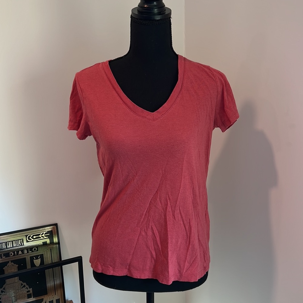 Forever 21 size M basic red t shirt